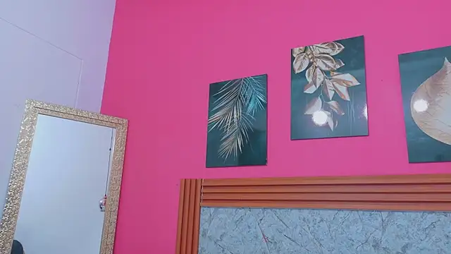 littlee emilyy  online show from April 2026 12:39:01 PM