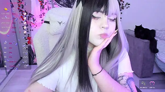 SelenaCute online show from November 2025 12:05:02 PM