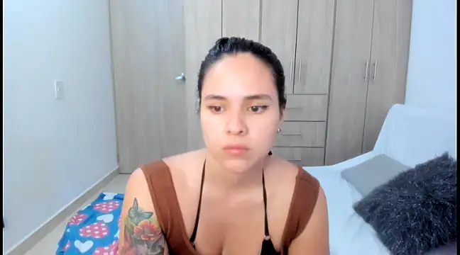 Snapshot of Hana_Zurah chatting on January 2025 10:51:02 PM Hana Zurah online show from January 2025 10:51:02 PM