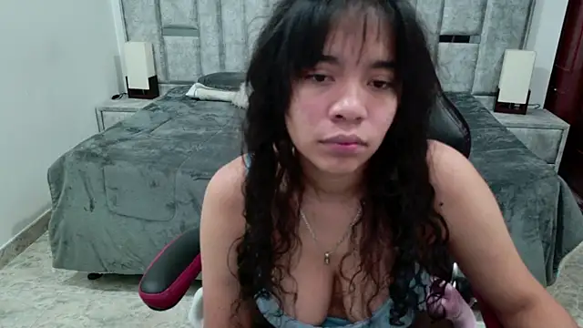 Snapshot of laureentt_ chatting on June 2026 03:09:02 AM laureentt online show from June 2026 03:09:02 AM