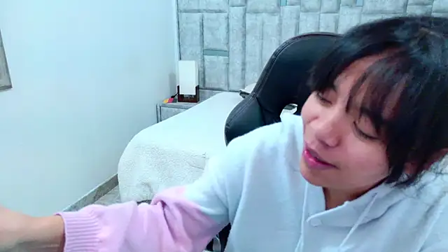 Snapshot of laureentt_ chatting on July 2026 03:26:01 AM laureentt online show from July 2026 03:26:01 AM