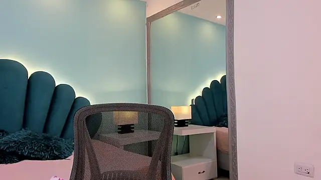 sharlott18 online show from December 2025 12:56:02 PM