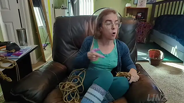 Snapshot of Linzy_19 chatting on December 2024 05:02:01 PM Linzy 19 online show from December 2024 05:02:01 PM