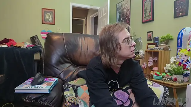 Snapshot of Linzy_19 chatting on January 2025 05:41:01 PM Linzy 19 online show from January 2025 05:41:01 PM