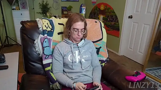 Snapshot of Linzy_19 chatting on February 2025 03:16:01 PM Linzy 19 online show from February 2025 03:16:01 PM