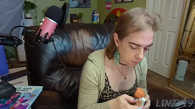 Snapshot of Linzy_19 chatting on March 2025 04:09:02 PM Linzy 19 online show from March 2025 04:09:02 PM