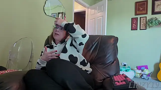 Snapshot of Linzy_19 chatting on November 2025 05:02:02 PM Linzy 19 online show from November 2025 05:02:02 PM