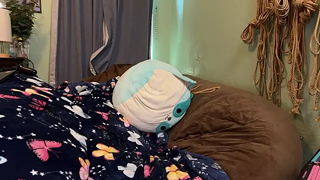 Linzy 19 online show from March 2026 05:17:02 PM