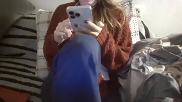 Snapshot of isadora_delirious chatting on November 2025 06:12:02 AM isadora delirious online show from November 2025 06:12:02 AM