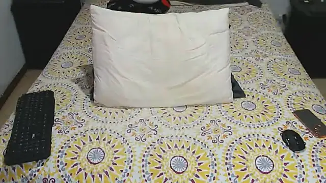 Snapshot of JahsHot chatting on December 2025 07:52:02 PM JahsHot online show from December 2025 07:52:02 PM