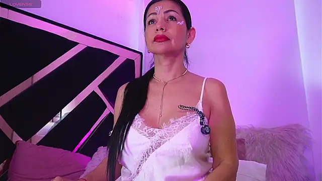 Snapshot of EVA45LOVES chatting on April 2026 11:34:01 AM EVA45LOVES online show from April 2026 11:34:01 AM