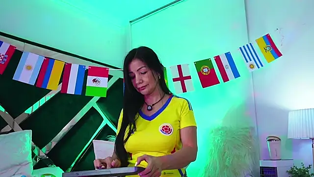 Snapshot of EVA45LOVES chatting on June 2026 10:35:01 AM EVA45LOVES online show from June 2026 10:35:01 AM