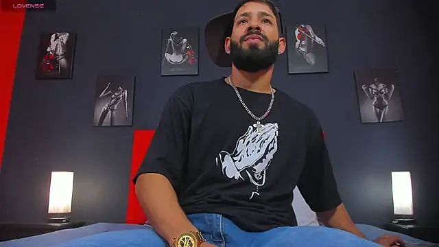 Thiagogomez online show from December 2024 12:33:02 PM