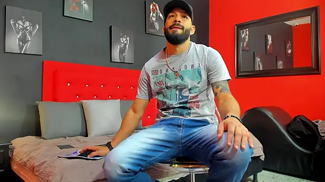 Thiagogomez online show from September 2025 12:19:01 PM