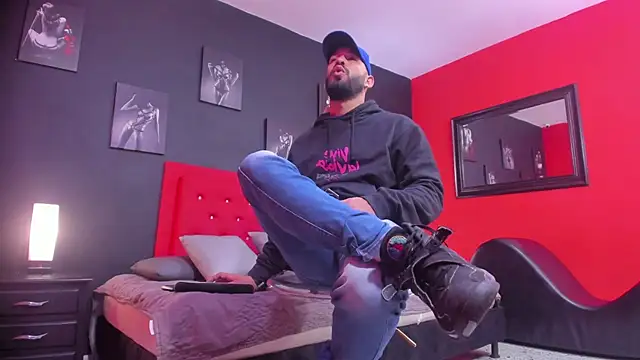 Thiagogomez online show from November 2025 12:29:02 PM