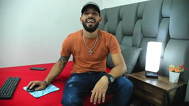 Thiagogomez online show from March 2026 07:28:01 PM