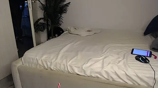 CurvyGlass online show from October 2025 02:34:01 AM