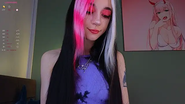 Snapshot of TristaRoht chatting on December 2024 03:11:01 PM TristaRoht online show from December 2024 03:11:01 PM