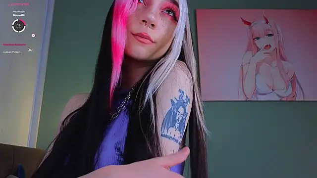 Snapshot of TristaRoht chatting on December 2024 09:16:01 PM TristaRoht online show from December 2024 09:16:01 PM