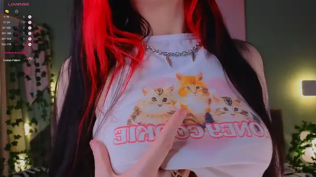 Snapshot of TristaRoht chatting on January 2025 09:08:02 PM TristaRoht online show from January 2025 09:08:02 PM