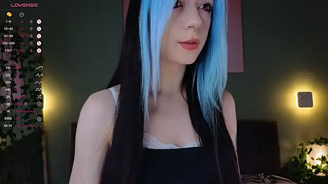 Snapshot of TristaRoht chatting on March 2025 01:40:01 PM TristaRoht online show from March 2025 01:40:01 PM