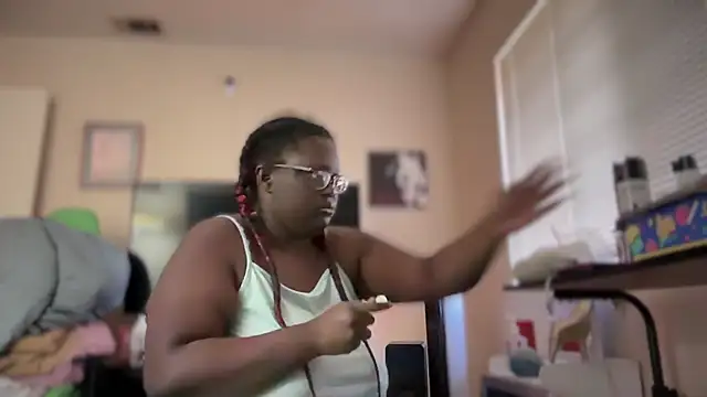 Snapshot of Yagurl__west chatting on January 2025 11:11:01 PM Yagurl west online show from January 2025 11:11:01 PM