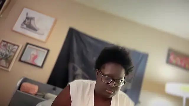 Snapshot of Yagurl__west chatting on January 2025 10:35:02 PM Yagurl west online show from January 2025 10:35:02 PM