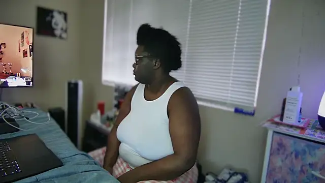 Yagurl  west online show from February 2025 12:43:01 AM