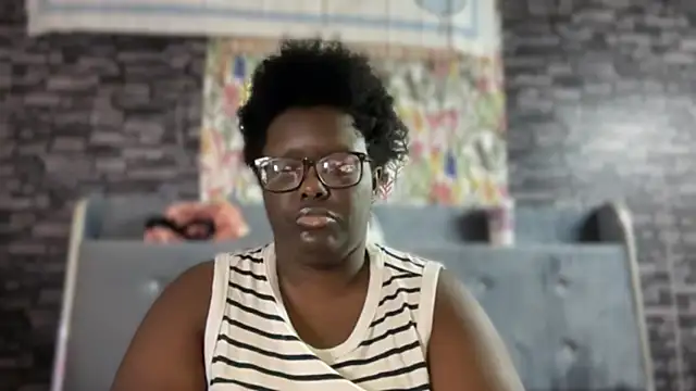 Snapshot of Yagurl__west chatting on October 2025 02:17:01 AM Yagurl west online show from October 2025 02:17:01 AM