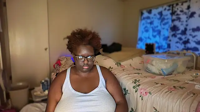 Snapshot of Yagurl__west chatting on February 2026 01:10:02 AM Yagurl west online show from February 2026 01:10:02 AM