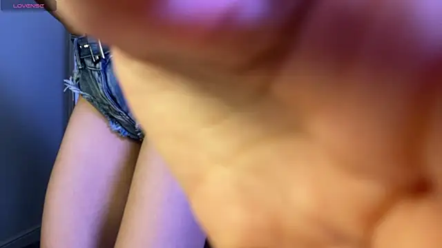 viviann evans online show from December 2025 01:22:02 AM