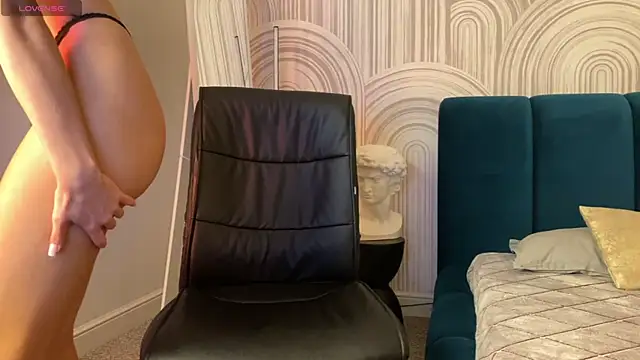 viviann evans online show from April 2026 01:11:02 AM