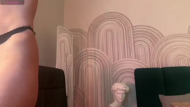 viviann evans online show from April 2026 12:46:02 AM