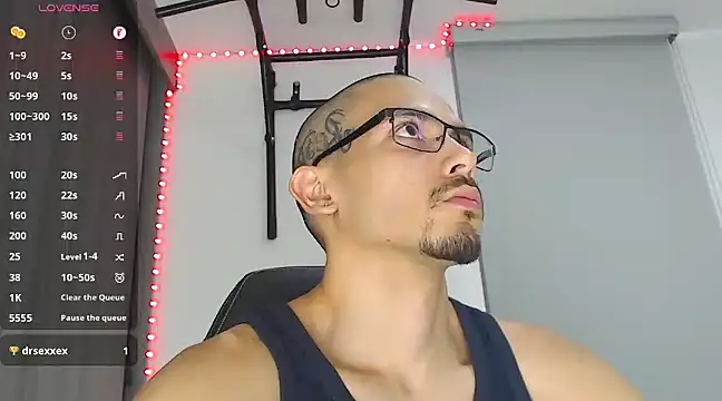 russthiago online show from February 2025 07:05:02 PM