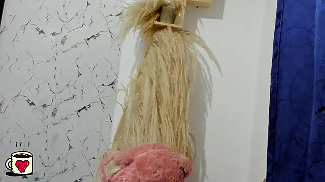 Snapshot of charis_hill chatting on December 2025 01:17:04 PM charis hill online show from December 2025 01:17:04 PM