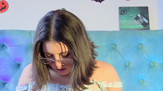 Paola Lyon  online show from November 2025 05:11:01 PM