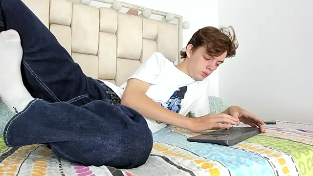 daniel hot03 online show from November 2025 01:35:02 PM