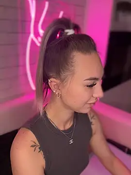 Snapshot of MiaMinx chatting on December 2024 10:41:01 PM MiaMinx online show from December 2024 10:41:01 PM