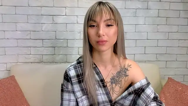 Snapshot of MiaMinx chatting on February 2025 01:46:02 AM MiaMinx online show from February 2025 01:46:02 AM