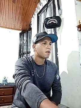 Snapshot of Peterking11 chatting on November 2025 10:48:01 AM Peterking11 online show from November 2025 10:48:01 AM