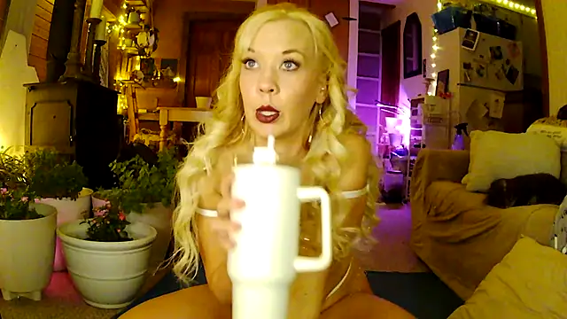 lyra rose online show from April 2026 03:10:02 AM