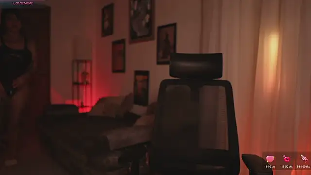 HannahW  online show from March 2026 11:21:02 PM