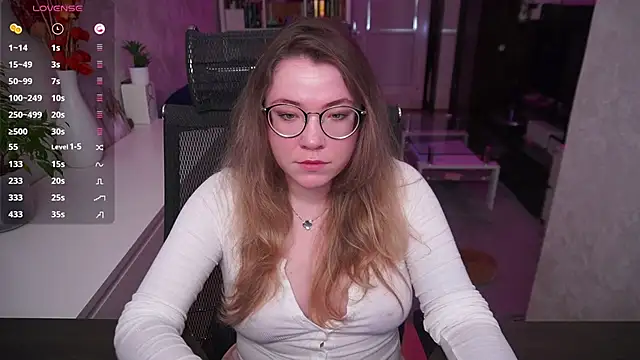 Snapshot of RemyCute chatting on June 2026 11:14:01 AM RemyCute online show from June 2026 11:14:01 AM
