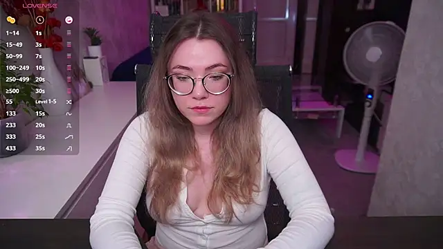 Snapshot of RemyCute chatting on June 2026 11:53:02 AM RemyCute online show from June 2026 11:53:02 AM