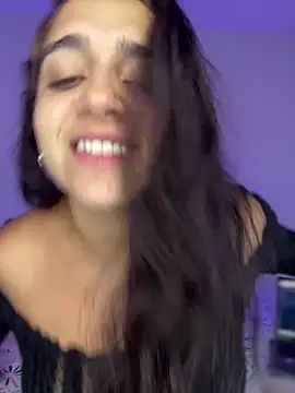 Alicia Ruiz online show from November 2025 06:08:01 PM