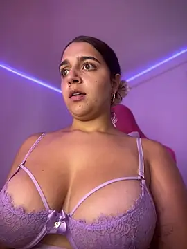 Alicia Ruiz online show from March 2026 07:04:02 PM