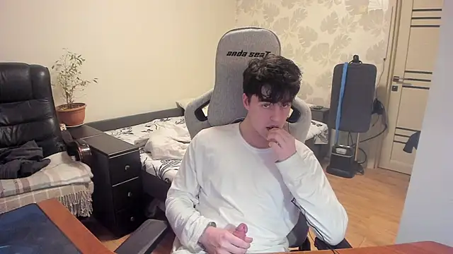 Snapshot of Knuckles17 chatting on December 2025 12:34:02 PM Knuckles17 online show from December 2025 12:34:02 PM