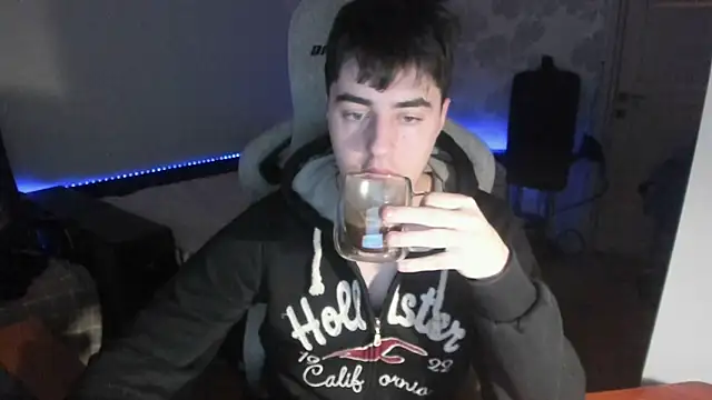 Snapshot of Knuckles17 chatting on January 2026 06:50:02 AM Knuckles17 online show from January 2026 06:50:02 AM