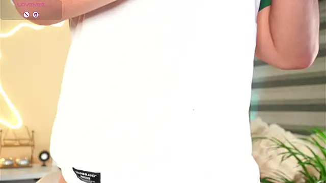 Snapshot of MatiasKorn chatting on November 2025 05:52:01 AM MatiasKorn online show from November 2025 05:52:01 AM