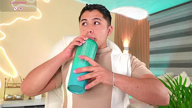 Snapshot of MatiasKorn chatting on November 2025 06:46:01 AM MatiasKorn online show from November 2025 06:46:01 AM